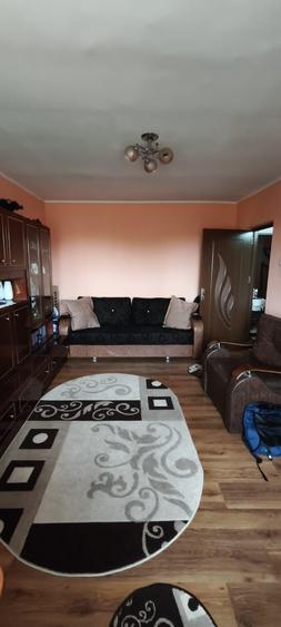 Apartament cu 3 camere decomandat în Viziru 3