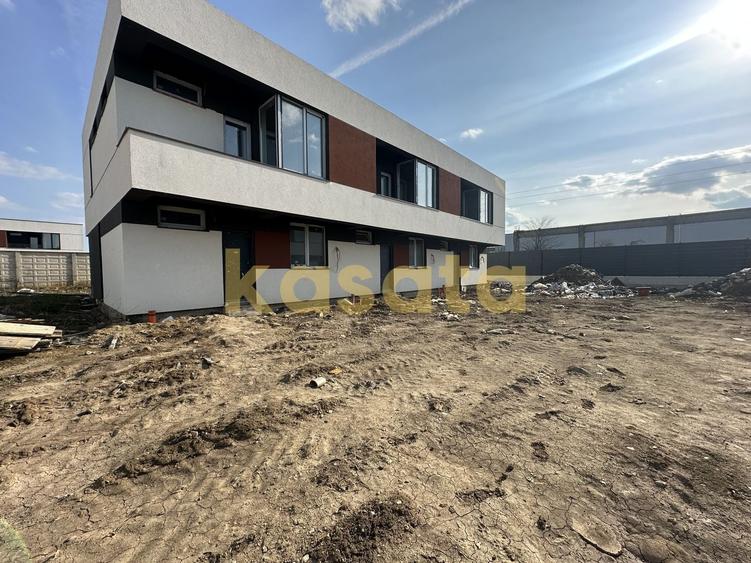 Casă individuală cu 4 camere cu Canalizare în Exterior Vest