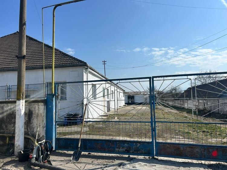 Casă cu 4 camere în Exterior Vest