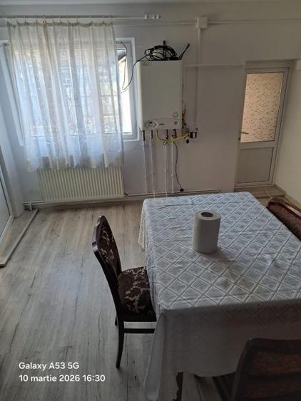Casă individuală cu 4 camere cu Canalizare în Sud-Vest