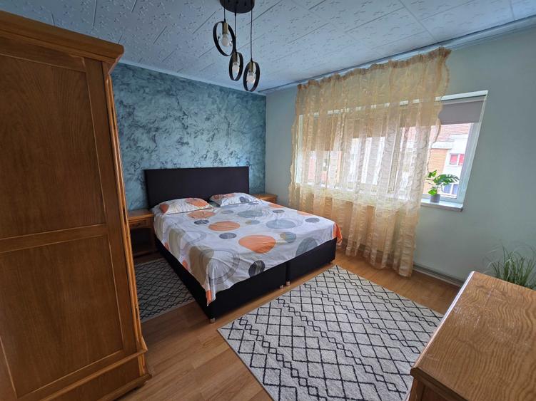 Apartament cu 4 camere decomandat, mobilat în Vladimirescu