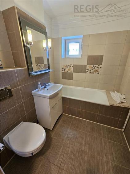Apartament cu 4 camere decomandat în Calea București