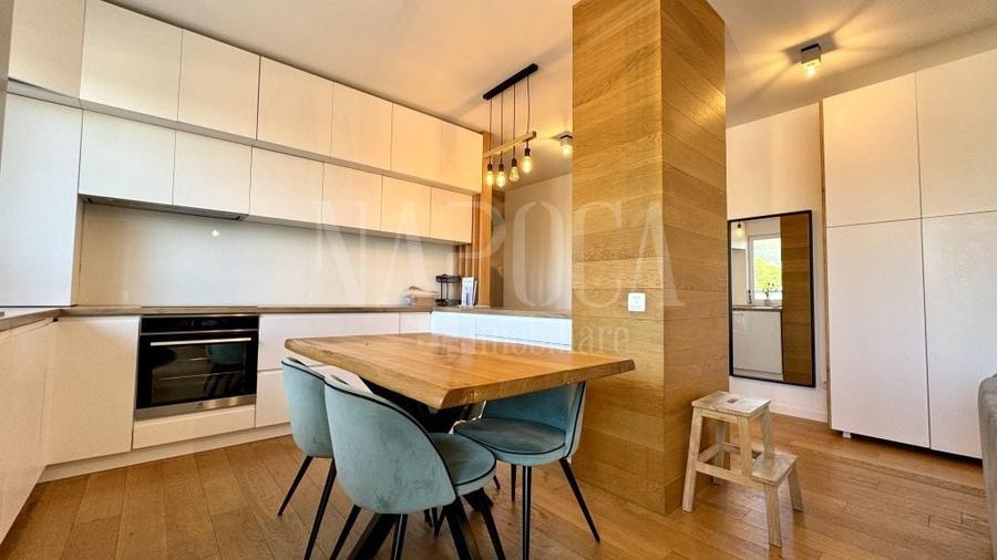 Apartament cu 3 camere semidecomandat în Florești