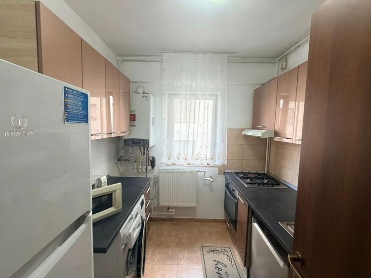 Inchiriez apartament 2 camere - 1