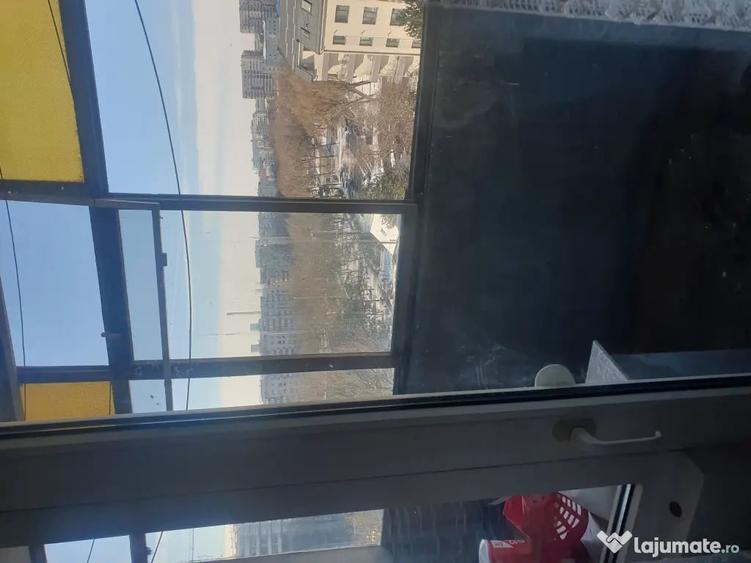 Apartament cu 3 camere decomandat în Păcii