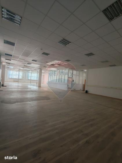 Spațiu comercial, de 2,100 mp, în Valea Rosie