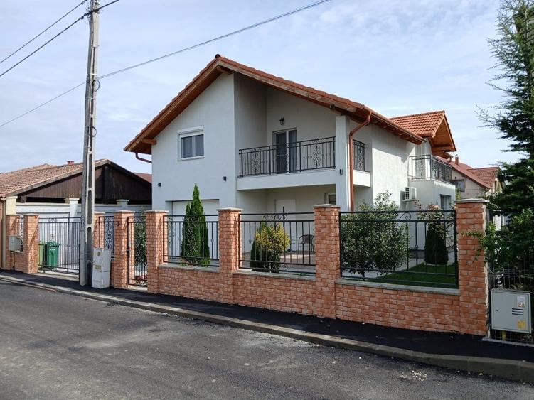 Casă cu 4 camere în Central