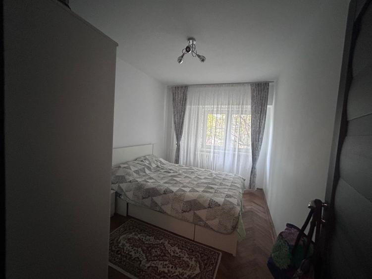 Apartament cu 4 camere decomandat în Dacia