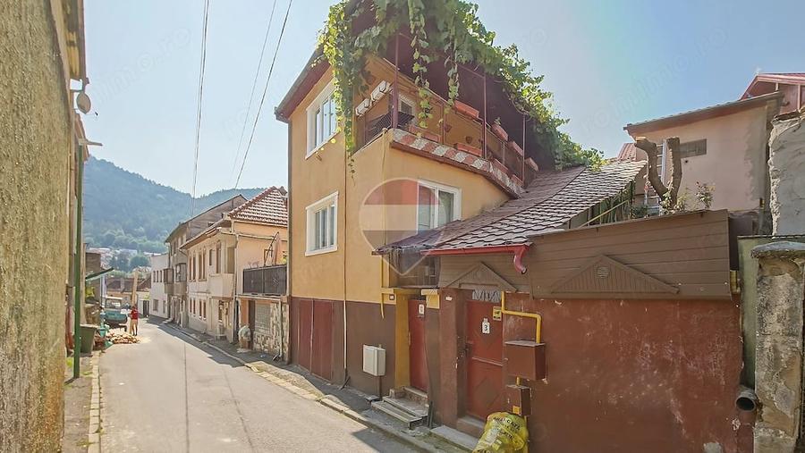 Casa cu 2 apartamente, terasa ?i garaj, zona Pia?a Unirii, Bra?ov - 1