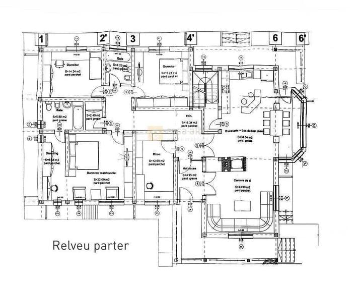 Casă cu 5 camere cu Teren 1400 Mp în Aroneanu