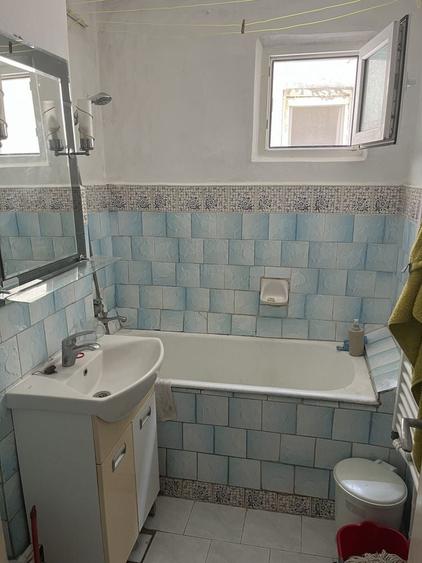 Apartament cu 3 camere semidecomandat în Sârbi