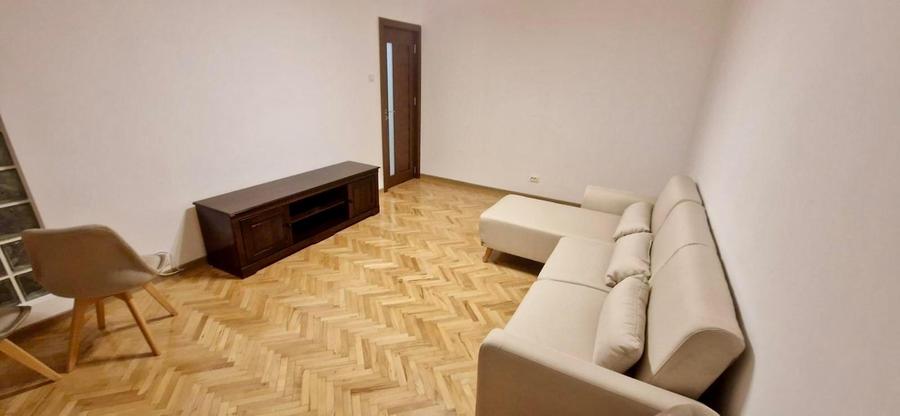 Apartament cu 3 camere decomandat, mobilat în Eremia