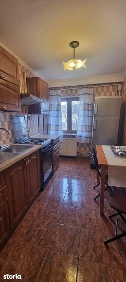 Apartament cu 3 camere în Mărășești