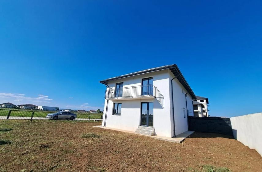 Duplex cu 3 camere cu Canalizare în Ulmi