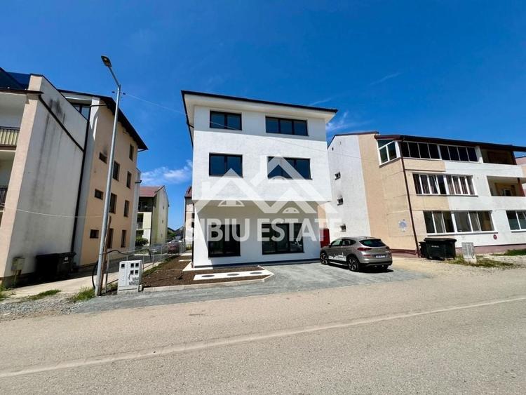 Apartament cu 3 camere decomandat în Șelimbăr