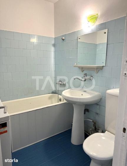 Apartament cu 3 camere decomandat în Gruia