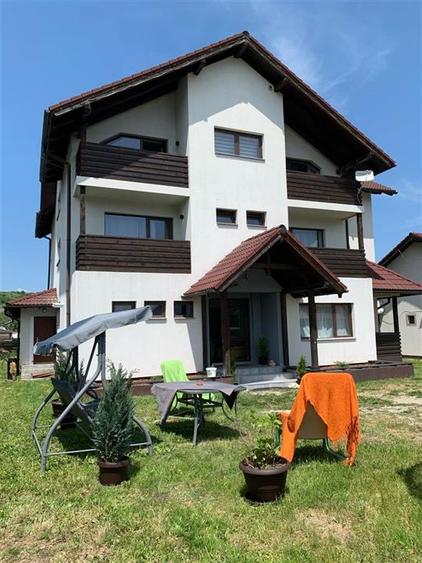 Apartament cu 3 camere decomandat, mobilat în Bran