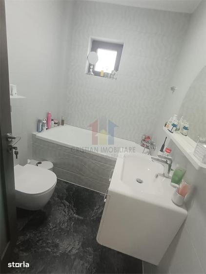Apartament cu 3 camere în Traian