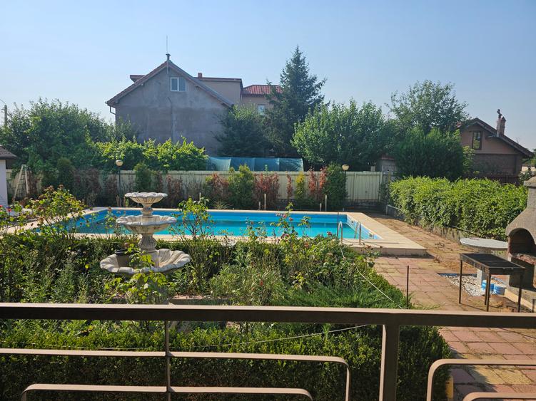 Casă individuală cu 8 camere cu Piscina în Frumușani