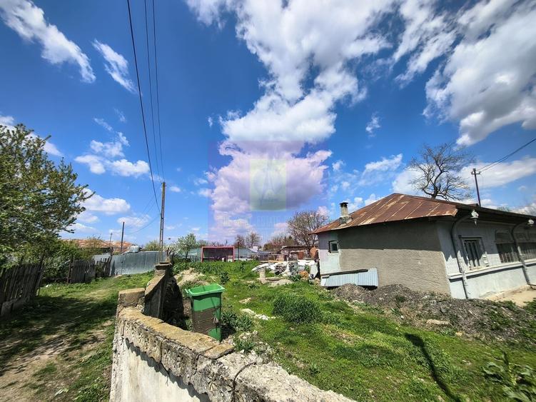 Teren Construcții intravilan de 975 mp, în Poșta