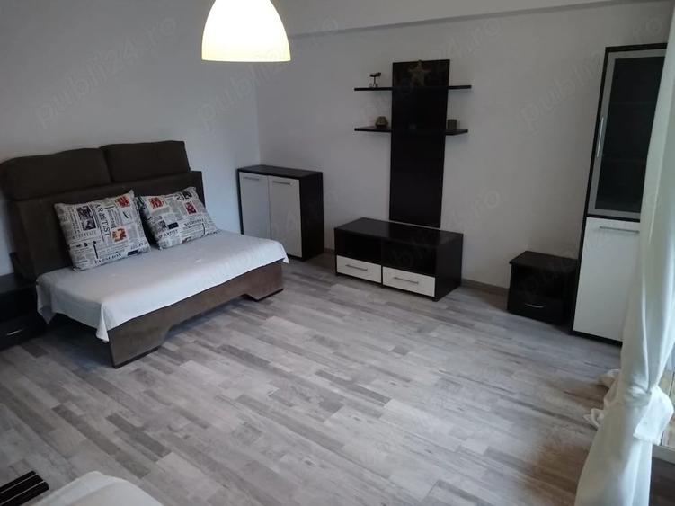 Garsonieră decomandată în Central