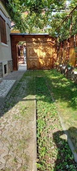 Casă cu 6 camere cu Teren 200 Mp în Calea Poplăcii