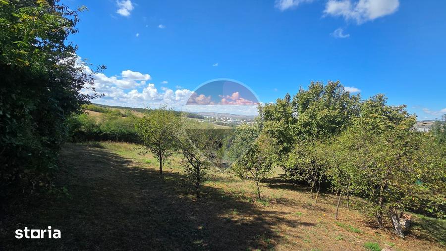 Teren de 4345 mp, în Central