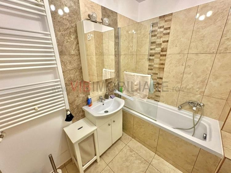 Apartament cu 3 camere semidecomandat în Gara de Nord