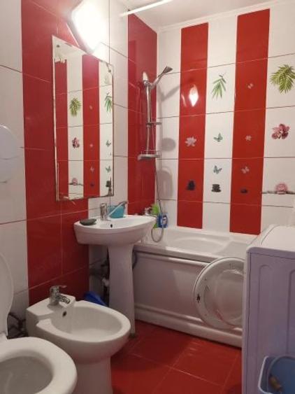 Apartament cu 3 camere decomandat în Libertății