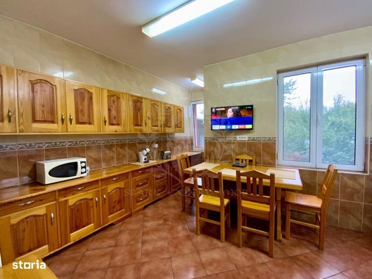 Casă cu 4 camere decomandat în Central