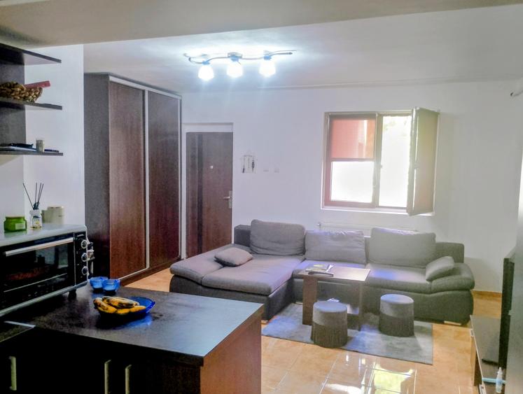 Apartament cu 3 camere în Telegrafului