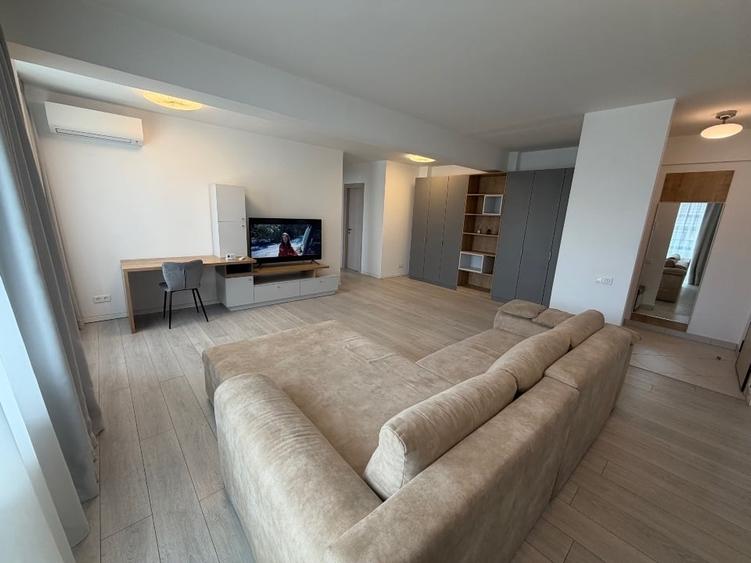 Apartament cu 2 camere circular, mobilat în Est