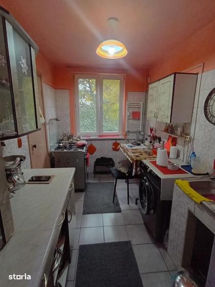 Apartament cu 3 camere decomandat în Drumul Taberei