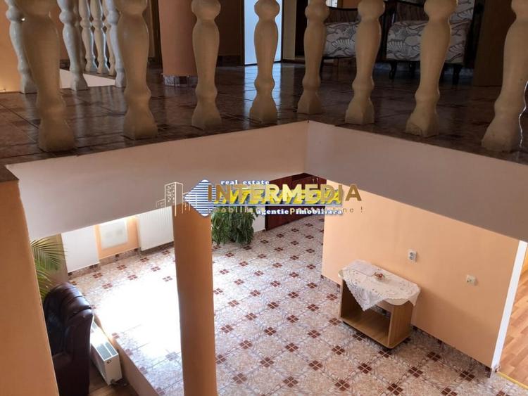 Casă individuală cu 6 camere cu Canalizare în Cetate
