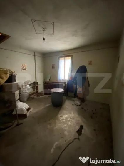 Casă cu 4 camere cu Teren 3000 Mp în Central