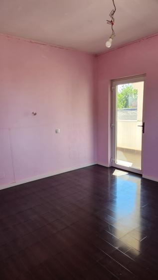Casă cu 8 camere cu Teren 700 Mp în Afumați