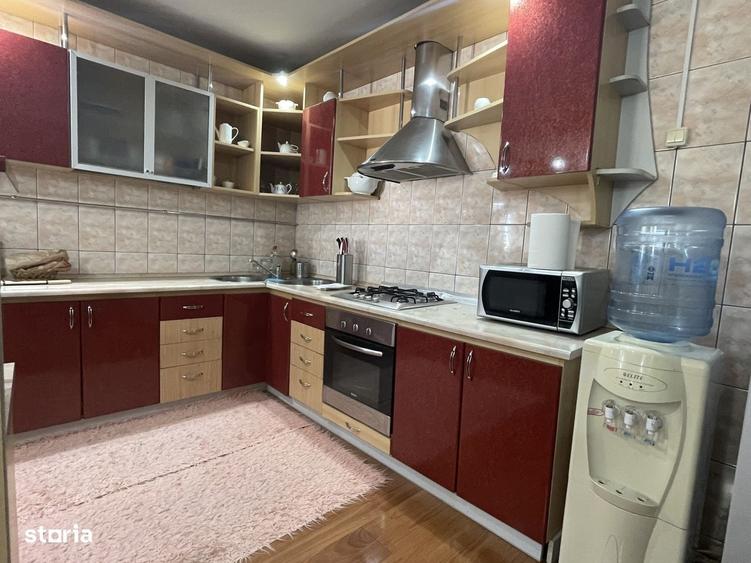 Casă cu 4 camere cu Teren 2000 Mp în Săvinești