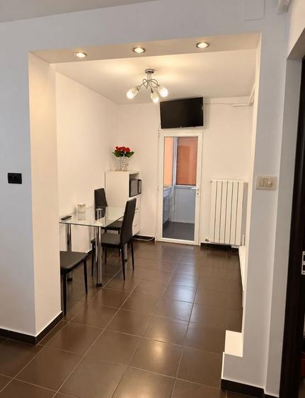 Apartament cu 3 camere decomandat în Lipovei
