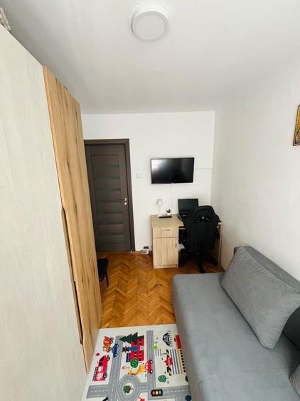 Apartament cu 3 camere semidecomandat în Dacia