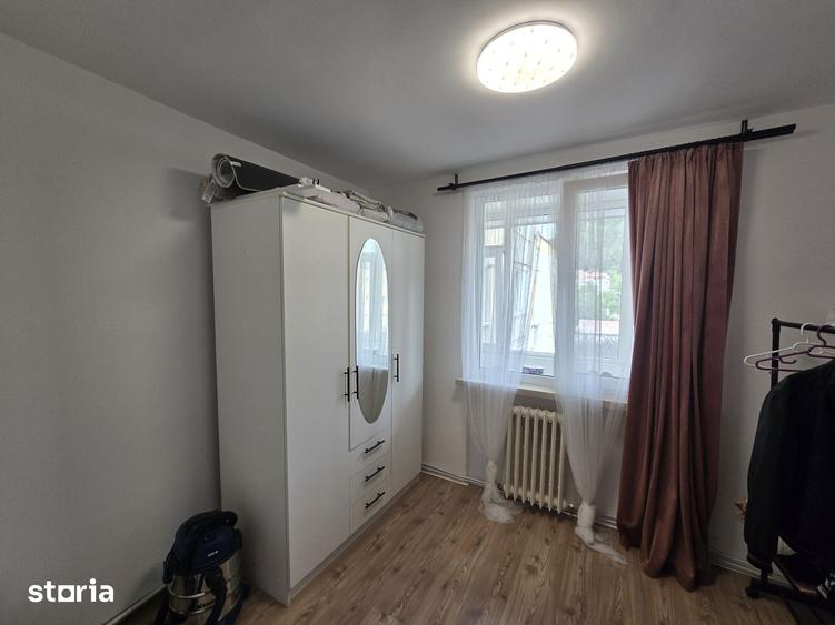 Apartament cu 4 camere în Mărăței