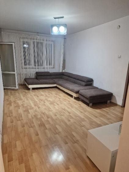Apartament cu 4 camere semidecomandat, mobilat în Rahova