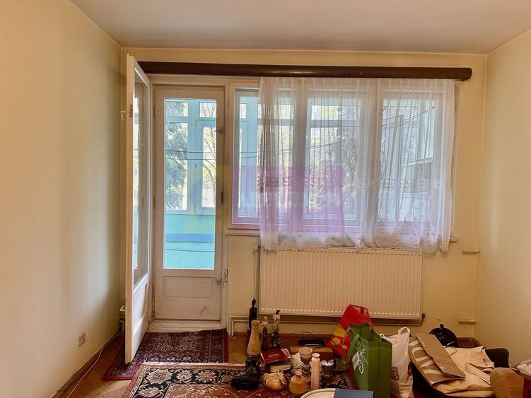 Apartament cu 3 camere decomandat în Berceni