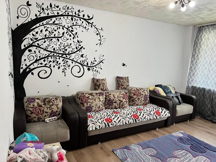Apartament cu 3 camere decomandat în Democrației
