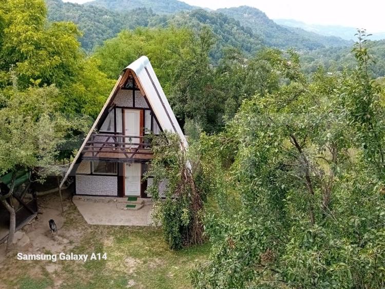 Casă individuală cu 3 camere cu Piscina în Pietrari