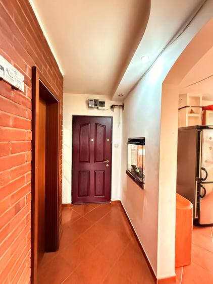 Apartament cu 3 camere decomandat în Spitalul Județean