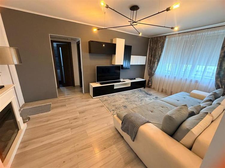 Apartament cu 3 camere decomandat, mobilat în Alexandru cel Bun