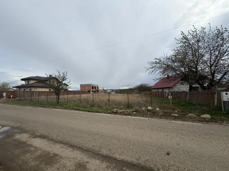 Teren de 1000 mp, în Ciurbești