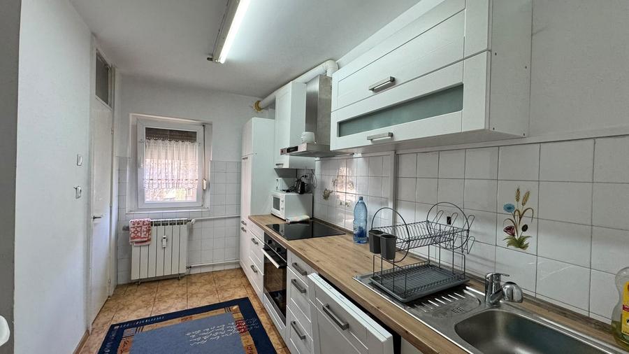 Apartament cu 3 camere decomandat în Decebal
