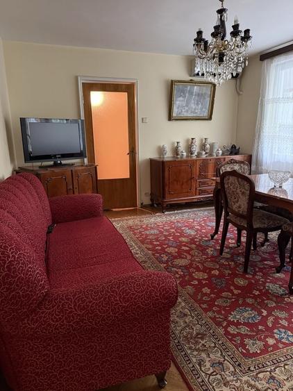 Apartament cu 3 camere semidecomandat în Colentina
