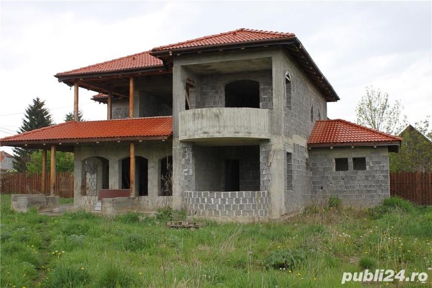 Casă cu 5 camere cu Teren 2000 Mp în Podu Oltului